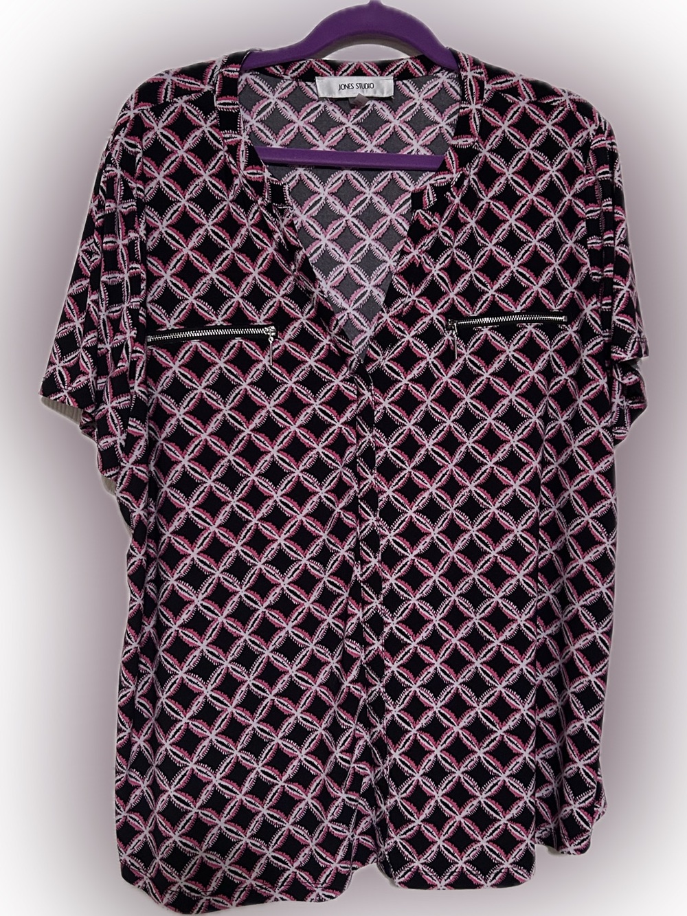 2X Jones Studio Pink & Black Geometric V-Neck Blouse zipper pockets